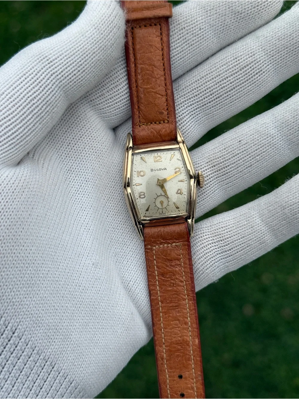 Bulova vintage 1960s winding Gold-Tone Watch with Brown Leather Strap Mens Watch